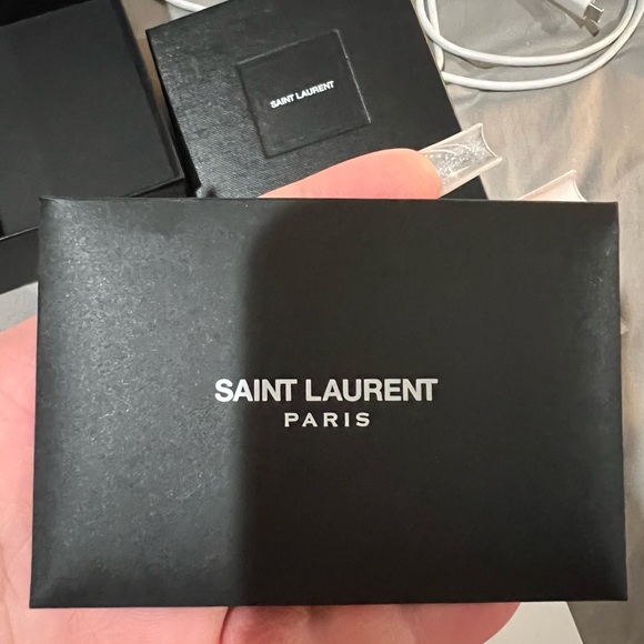 YSL Cardholder - Picture 8 of 9